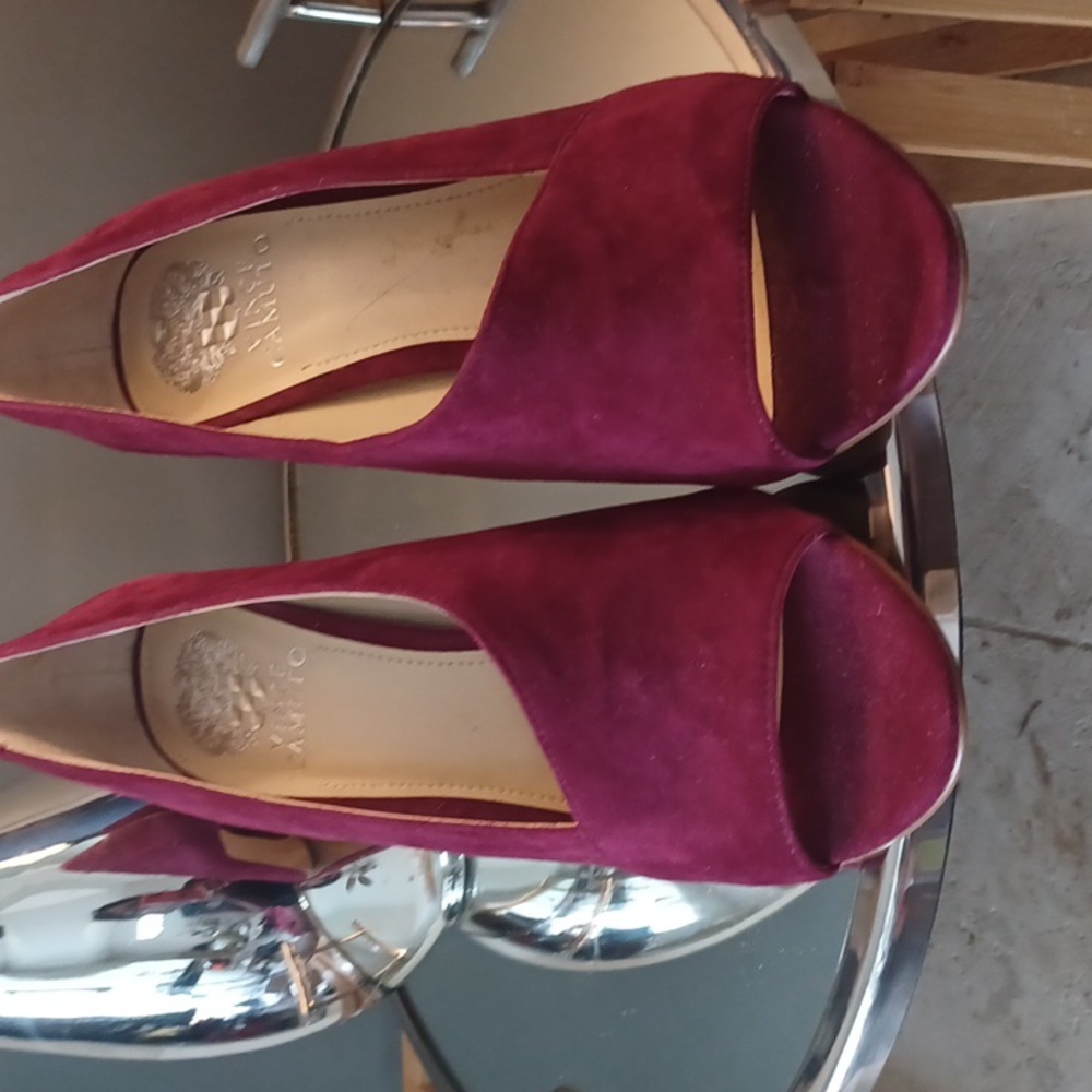 Vince Camuto size 10. Maroon asymmetrical peep toe heels. Brand new,never worn.